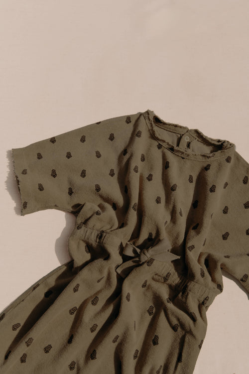 Robe Yogi éponge de coton biologique Studio Boheme vert Sauge imprimé lavande robe courte parfaite pour l'été petite fille de 18 mois à 10 ans