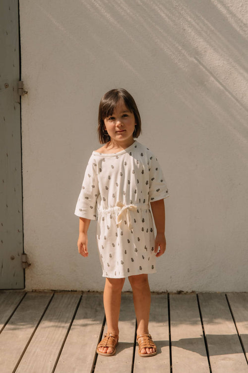 Robe Yogi ecru imprimé lavande en jersey ultra doux, très confortable pour l'été petite fille de 18 mois à 10 ans