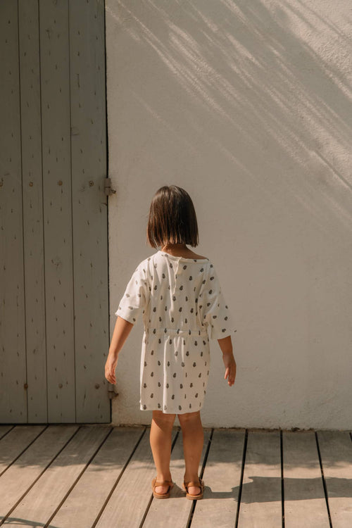 Robe Studio Boheme Yogi écru imprimé lavandes en jersey de coton biologique ultra doux robe courte petite fille parfaite pour l'été